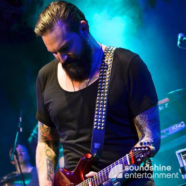 Soundshine Band Gitarrist Chris Vega.jpg