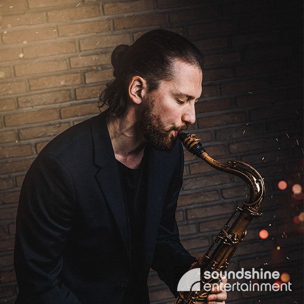 Soundshine Band Saxofon Alexej.jpg