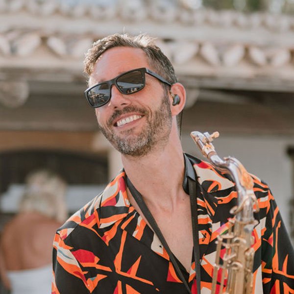 Soundshine Live Band Mallorca Saxophon.jpg